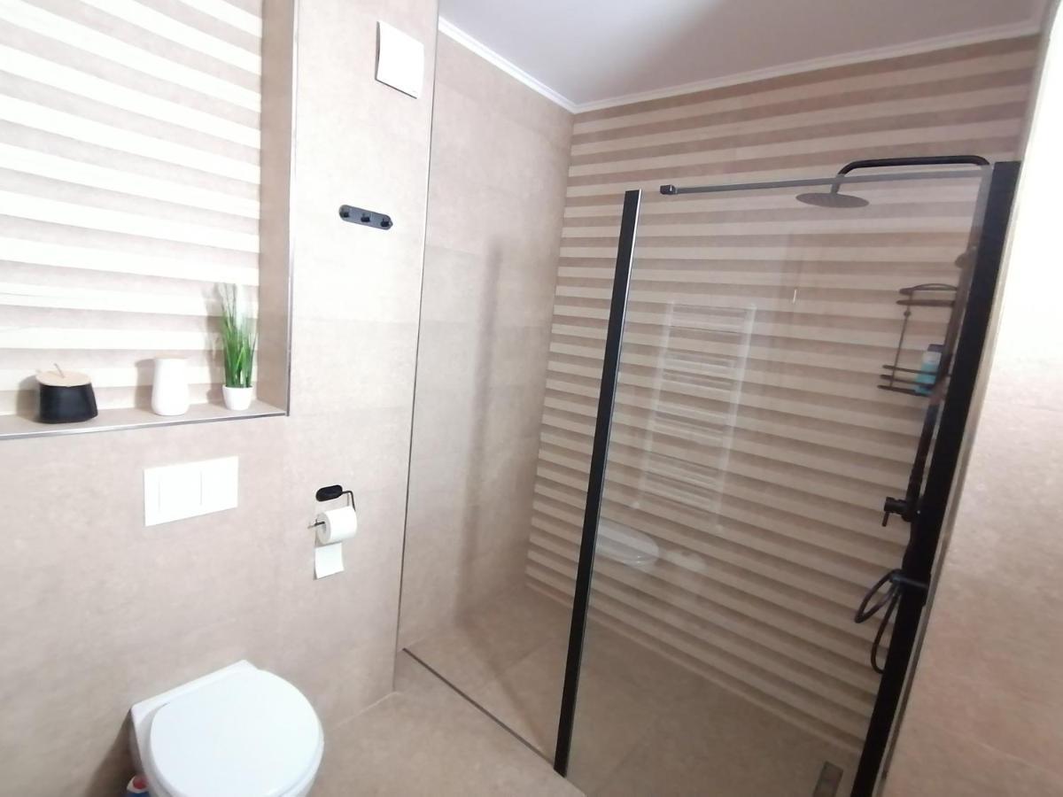オラデアApartman Sarahアパートメント エクステリア 写真