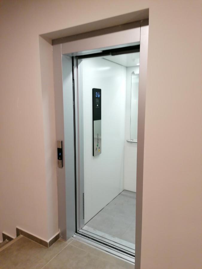 オラデアApartman Sarahアパートメント エクステリア 写真